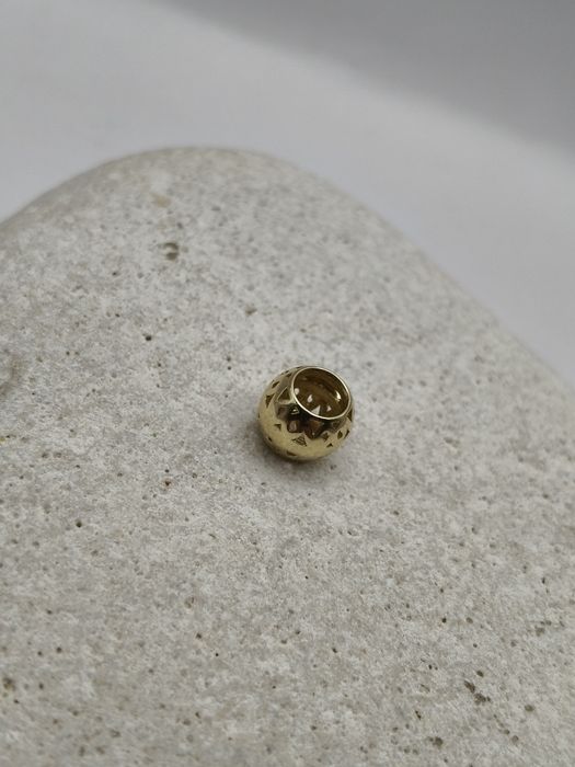 Złoty Charms Pr.585 Nowy Zapraszamy