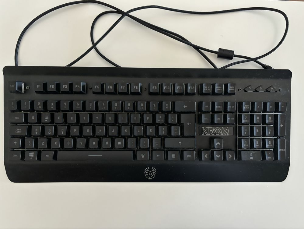 Teclado Gamer KROM Khybrid RGB