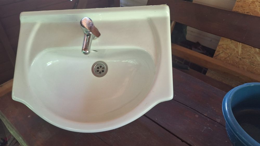 Sprzedam umywalkę z baterią