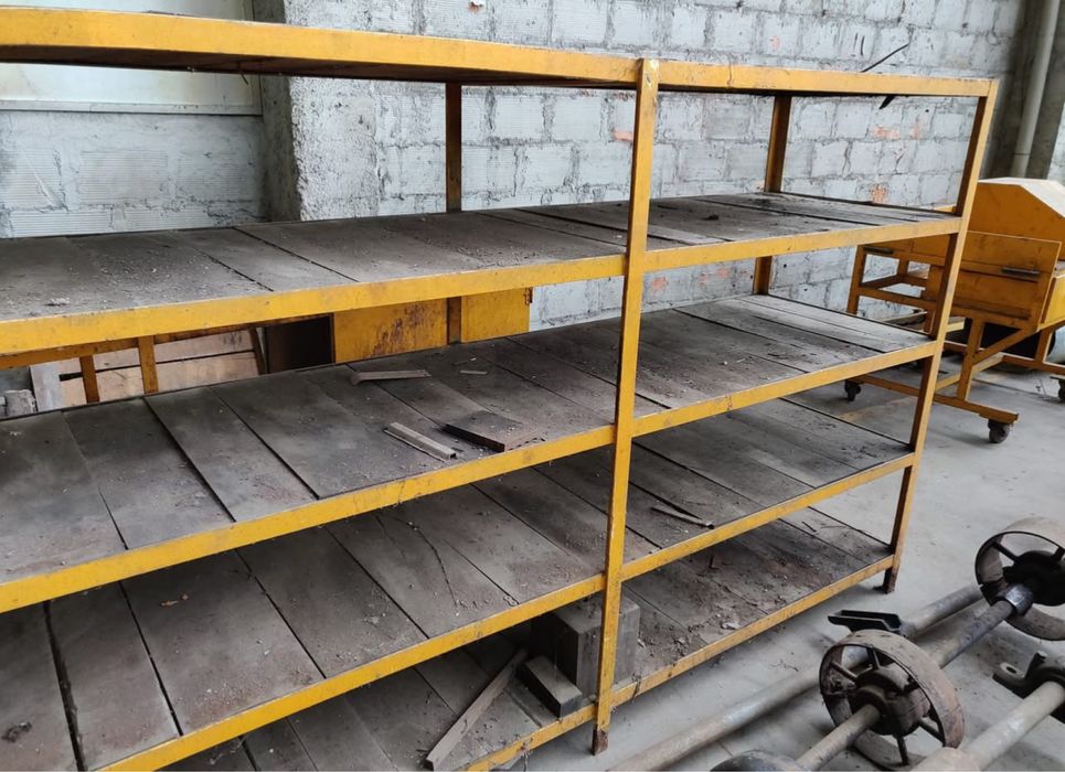 N°4 Estante em ferro robusta