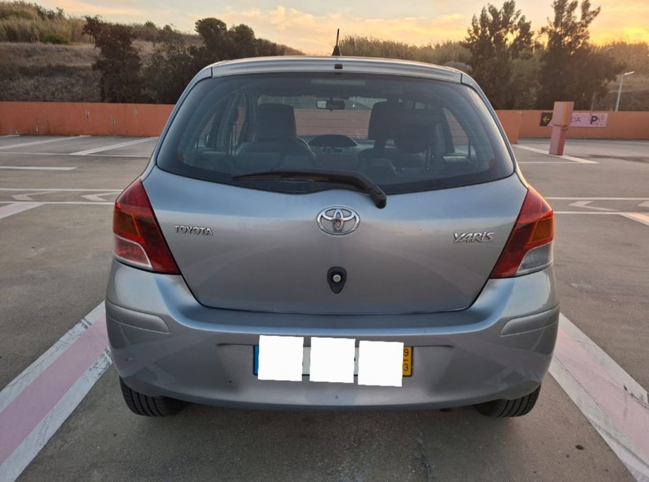 Toyota Yaris 1.4 D-4D 90 cv - 6 velocidades e AC