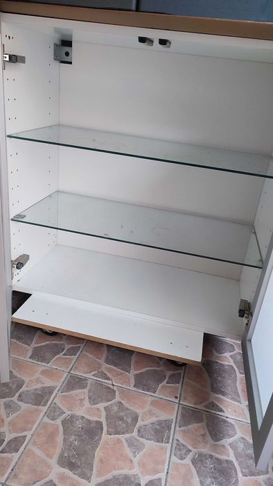 Móvel aparador com 2 portas