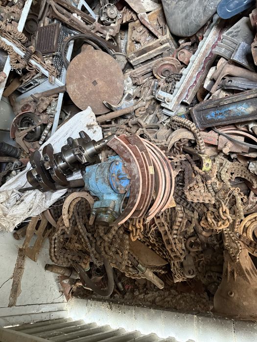 Продам запчастини до різних тракторів 80-90р.