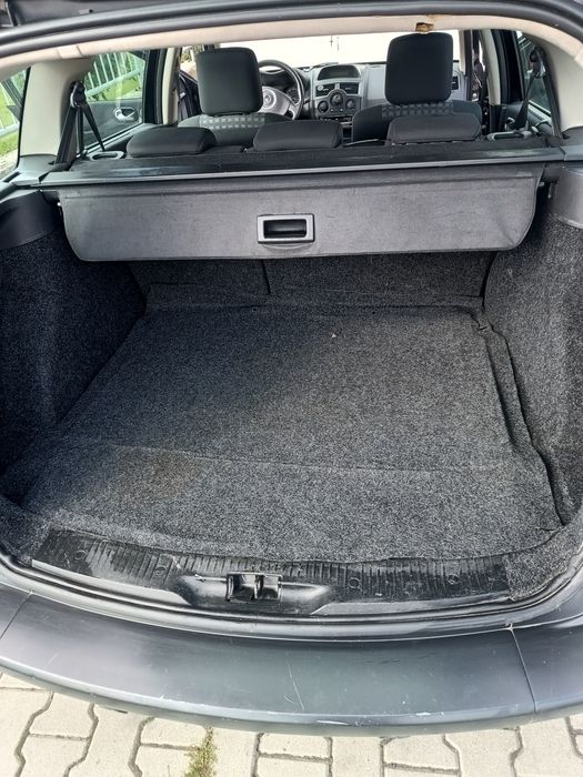 Renault Megane Kombi 1.9 dCi 131 KM – dużo nowych części, po gradobici