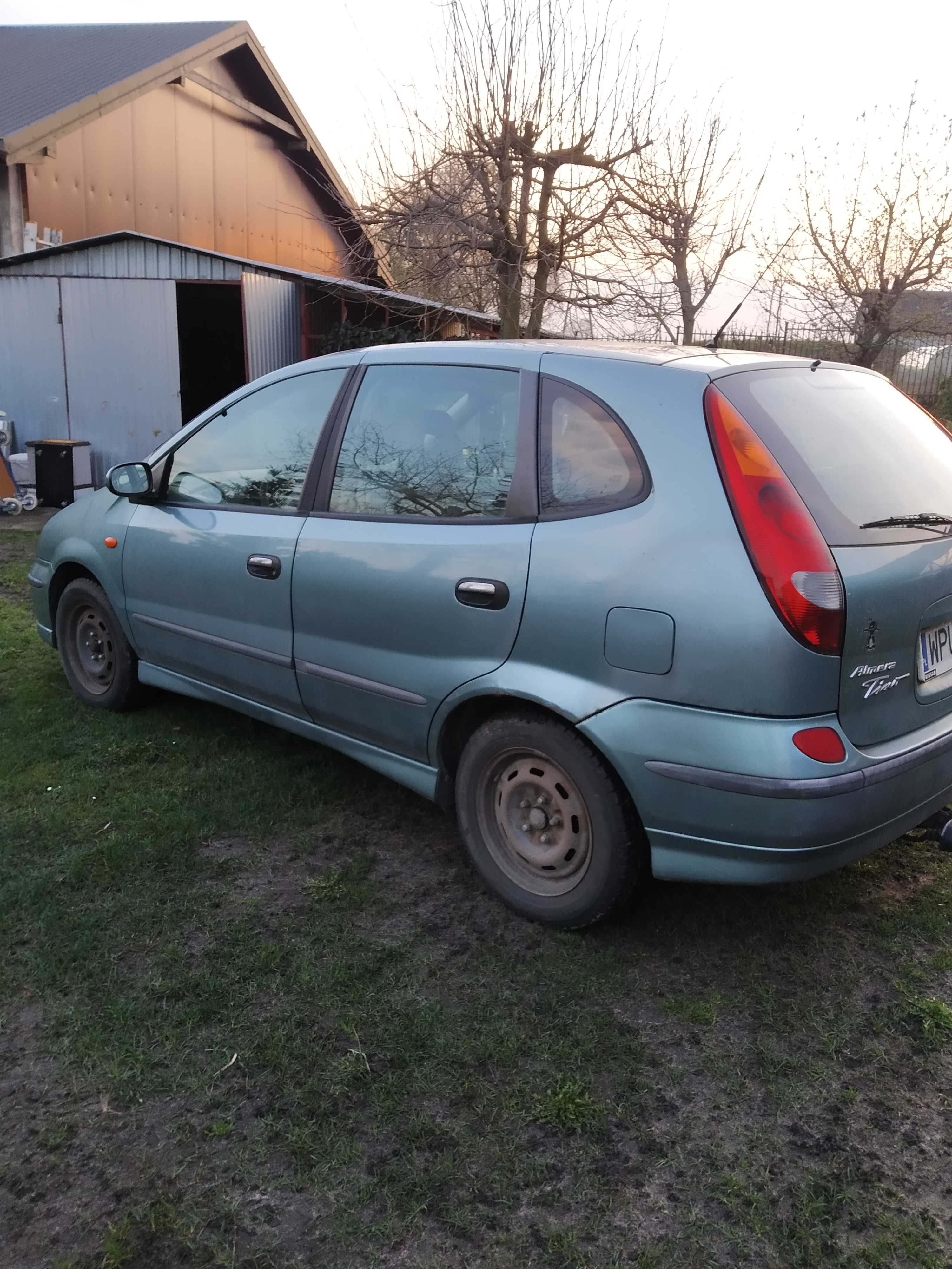 Nissan Almera Tino 2002 r.