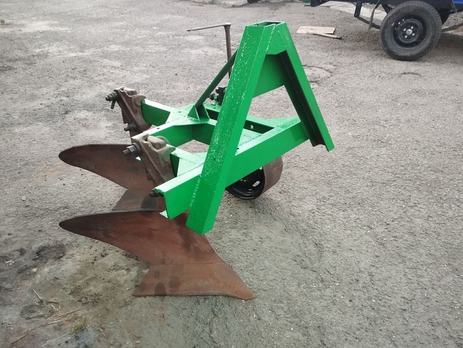 Плуг до трактора 2 корпусний.