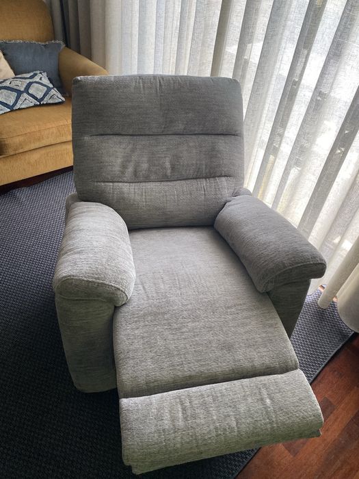 Poltrona Reclinável Super Confortável – Estica e Balança!