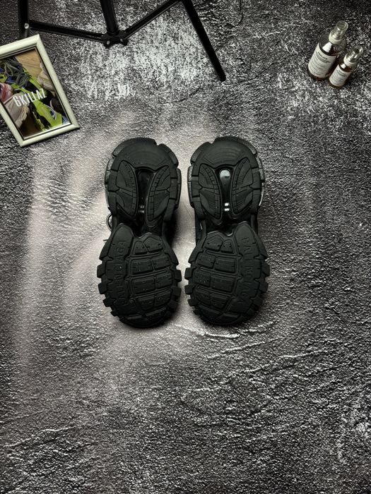 balenciaga track 1 black 42-43