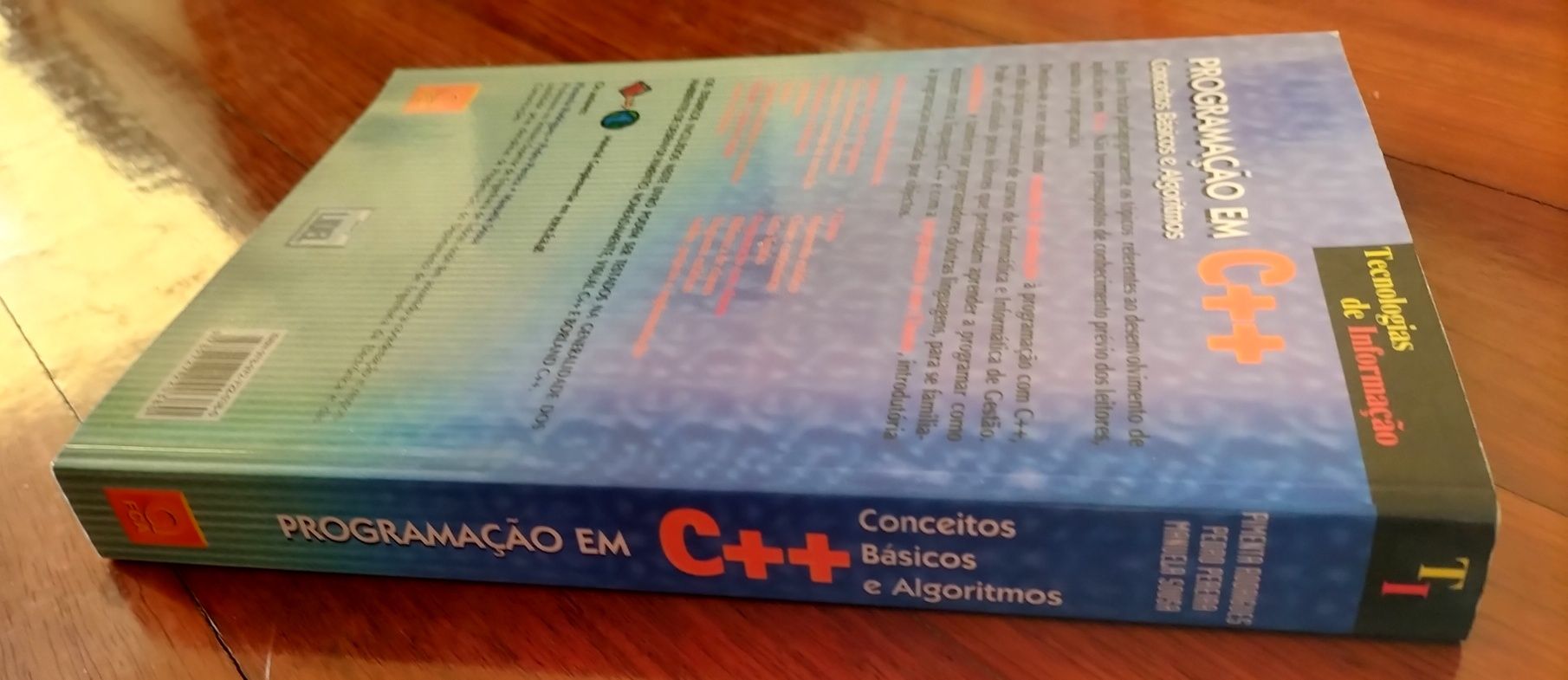 Livro PROGRAMAÇÃO EM C++ conceitos básicos e algoritmos