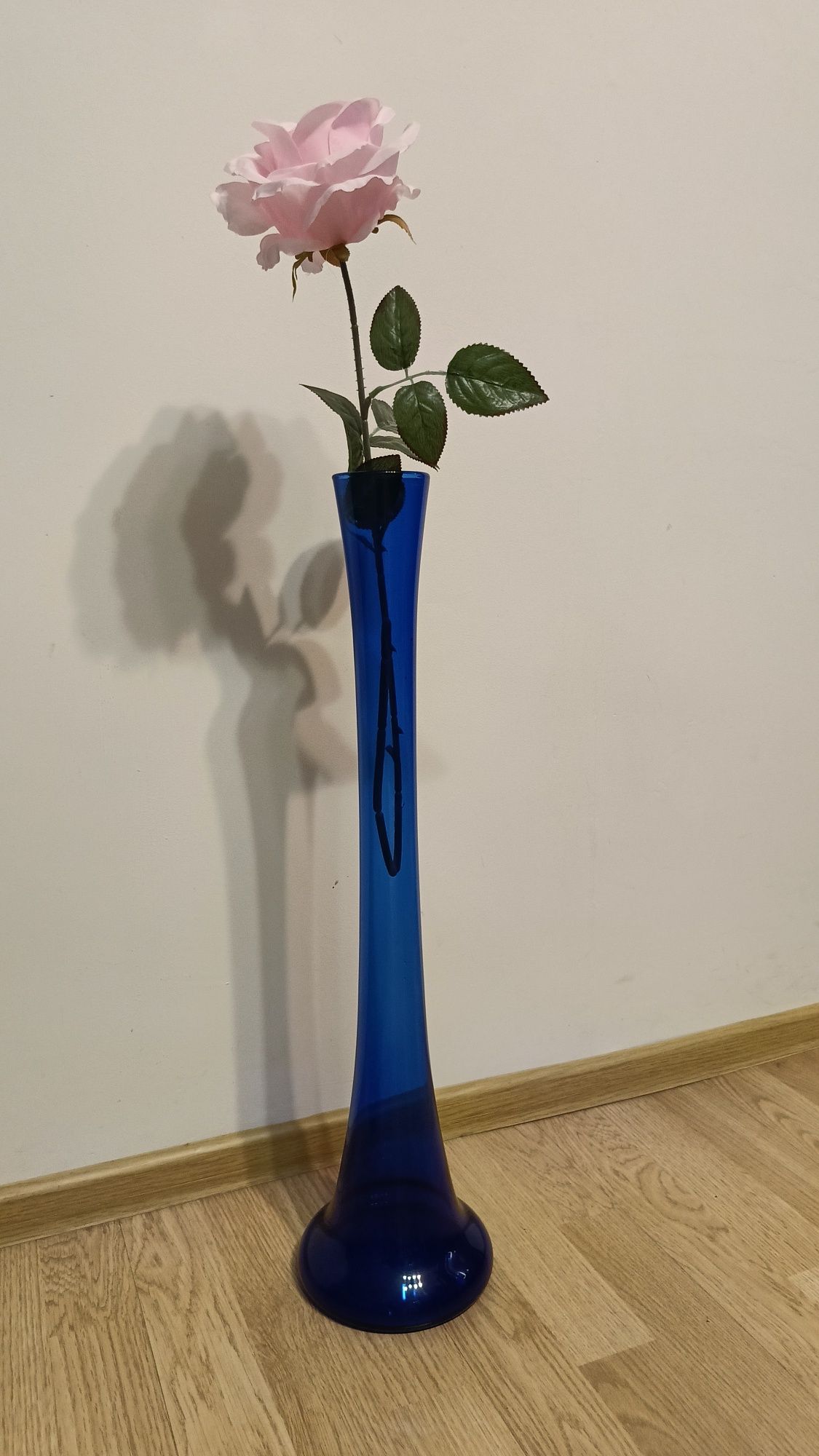 Wazon szklany niebieski  .