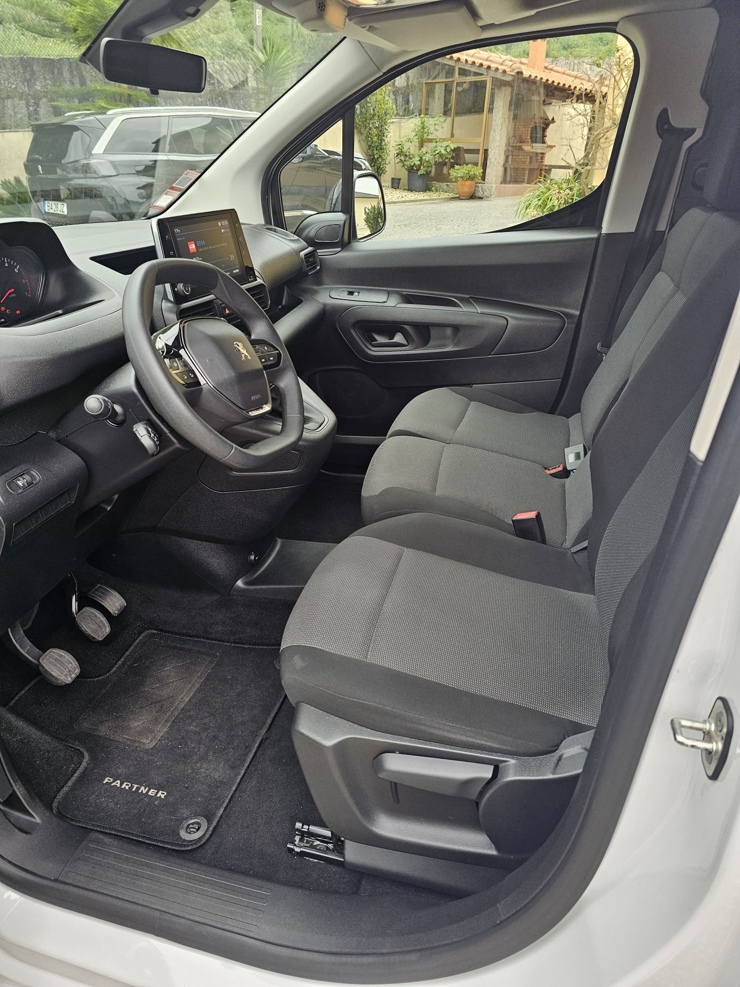 Vendo peugeot partner 2023 apenas 27.000 km