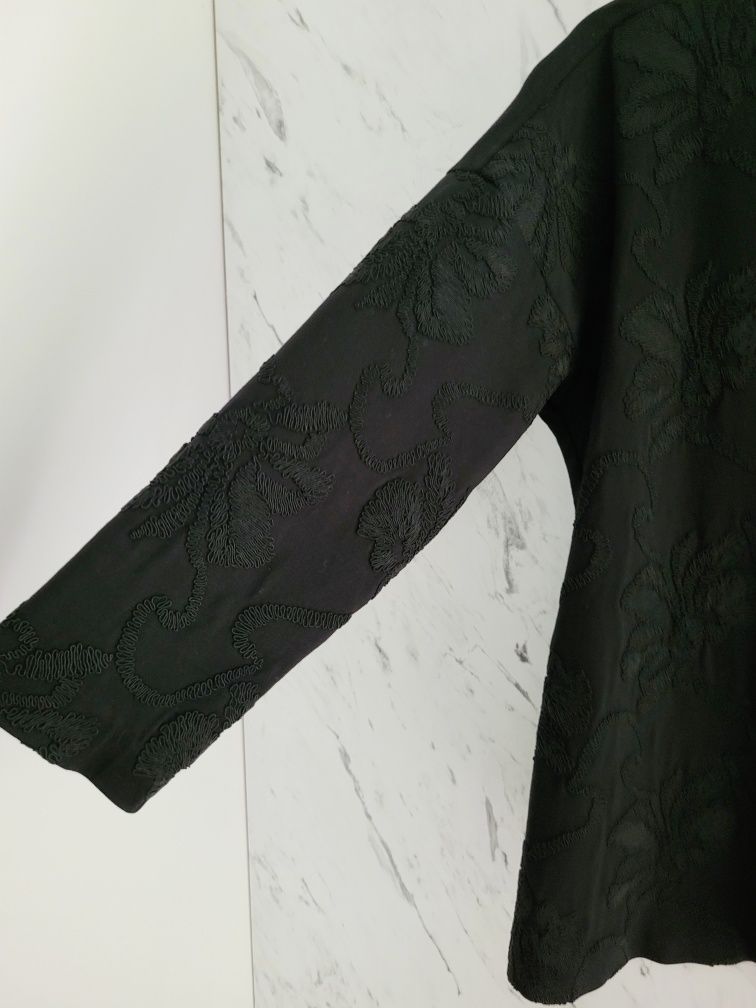 Bluza 34 XS oversize z wyszywanymi kwiatami haft rękawy ¾ minimalizm b