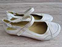 Nowe buty damskie marki Bata rozmiar 39