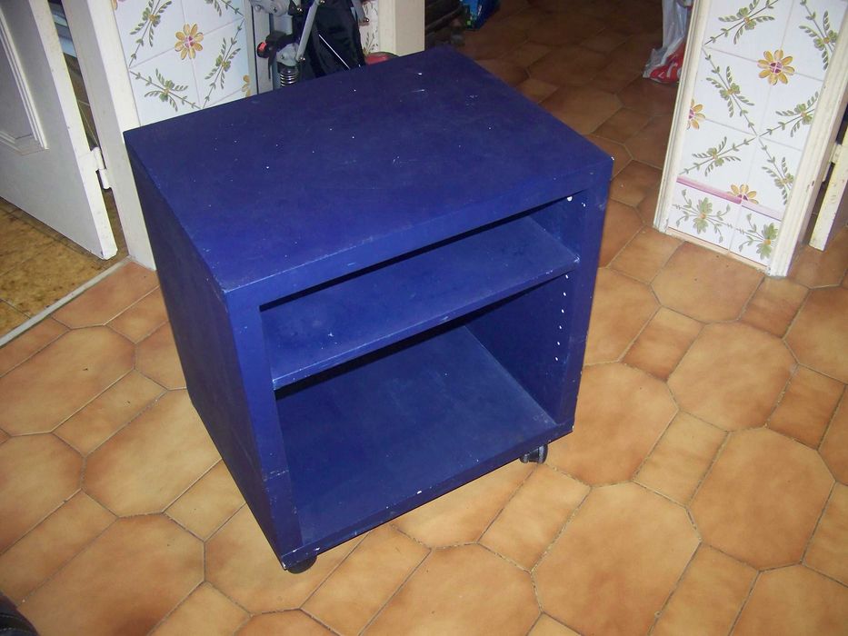 movel pequeno de apoio com rodas giratórias