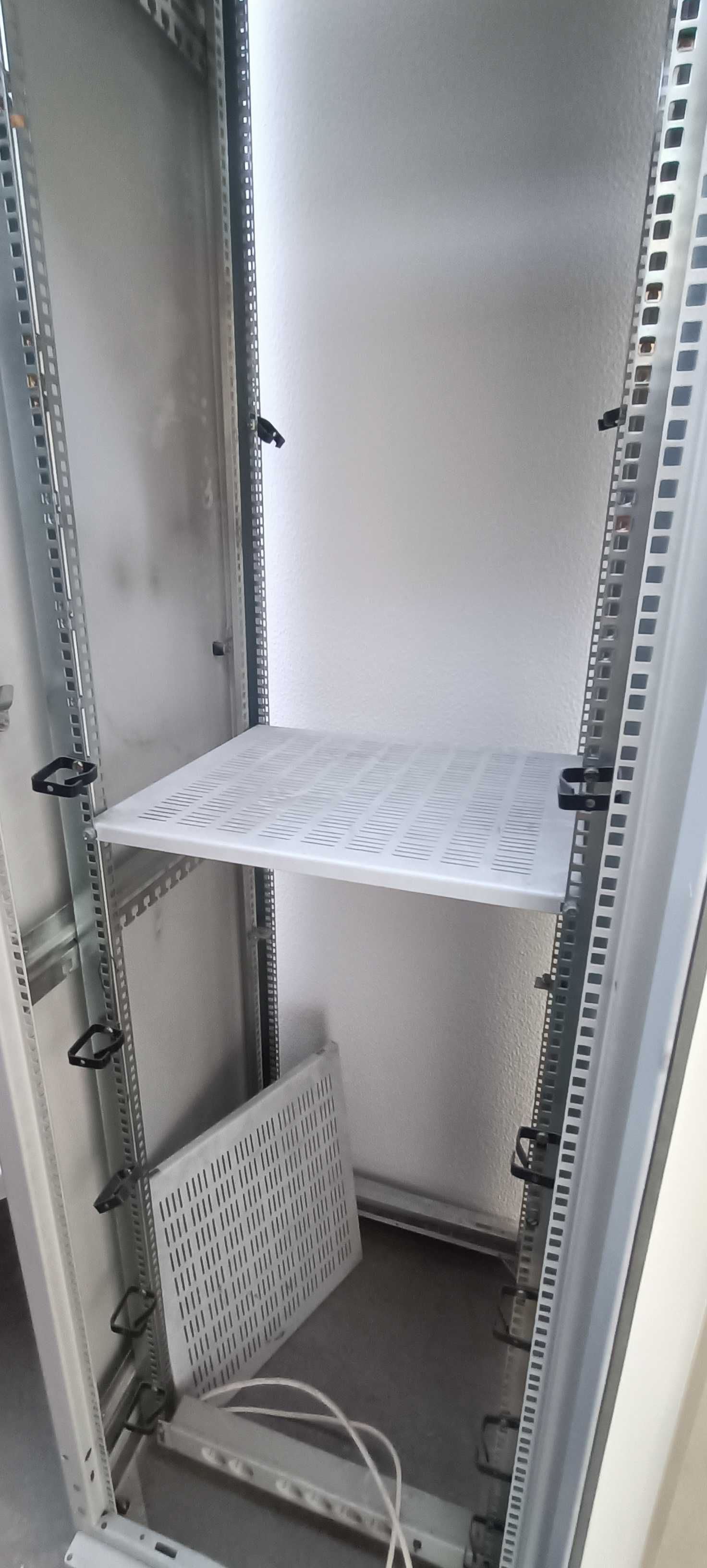 Bastidor informático metálico com portas amovíveis - negociável