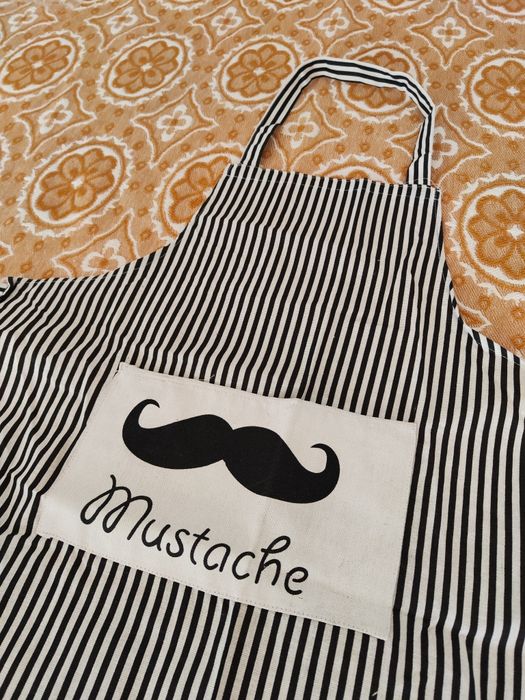 Avental Mustache