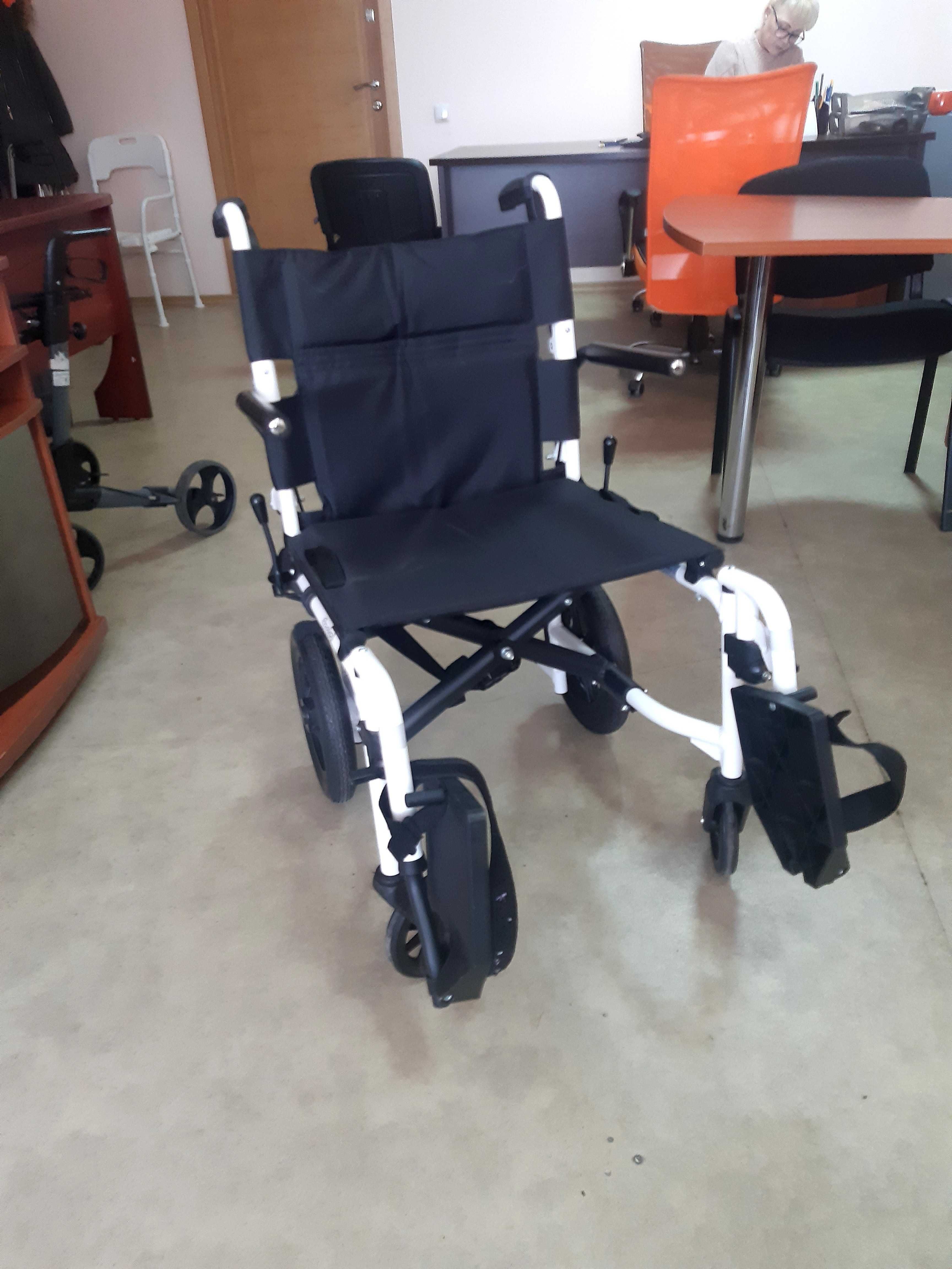 Складная коляска для инвалидов