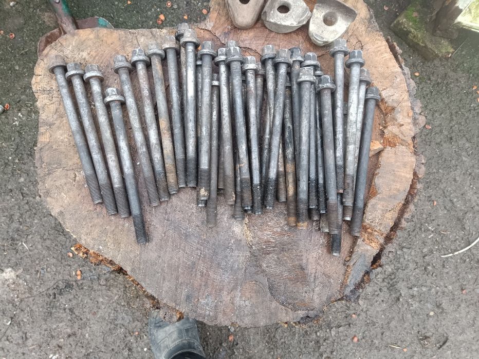 Болт головки камаз