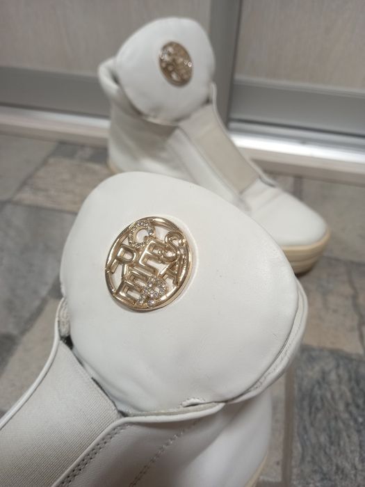 Высокие женские кроссовки белые