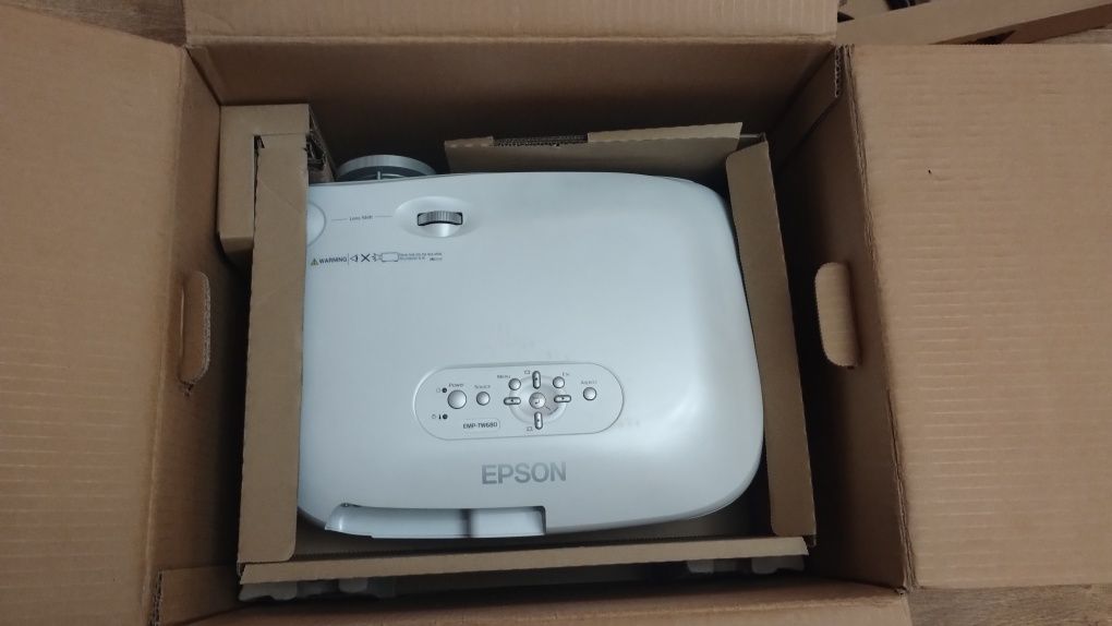 Продам  проектор Еpson TW 680