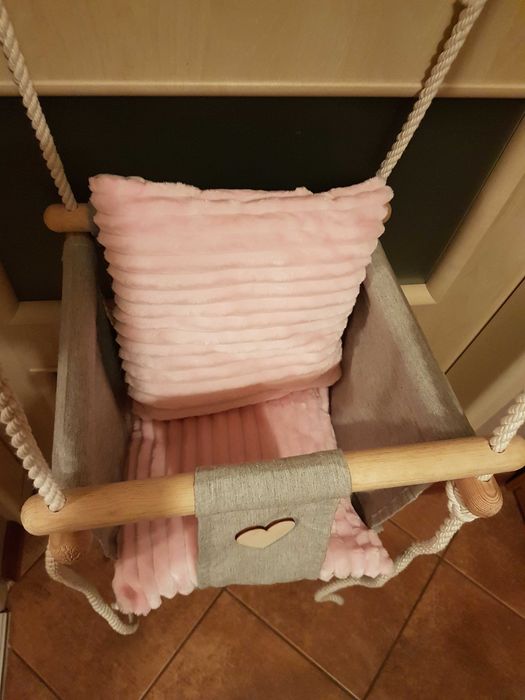 Huśtawka dla dzieci z poduszkami JAK NOWA