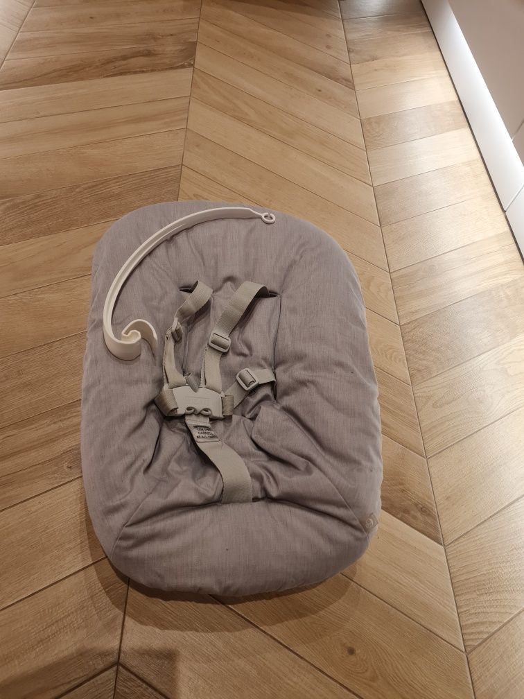 Stokke newborn set z pałąkiem na zabawki
