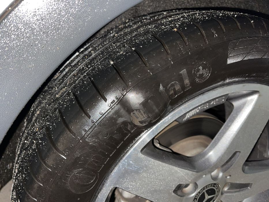 Vendo pneu Continental 235/50 R18