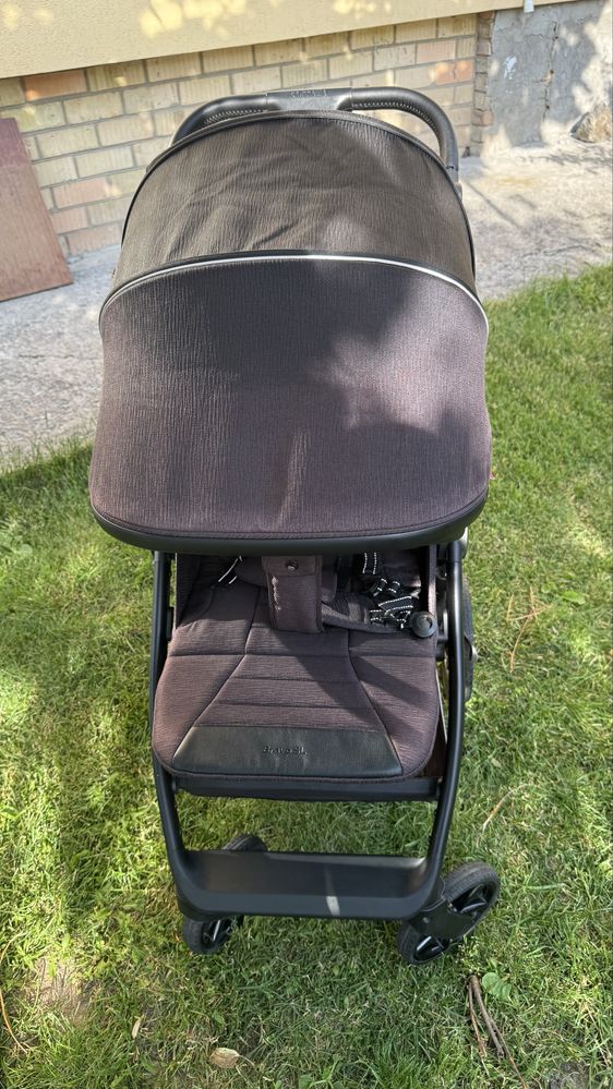Прогулянкова коляска CARRELLO Bravo