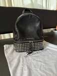 Michael Kors plecak Rhea medium czarny z ćwiekami