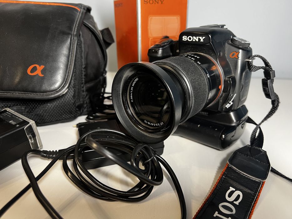 Sony a300 + grip + 2x bateria + lampa i karta pamieci