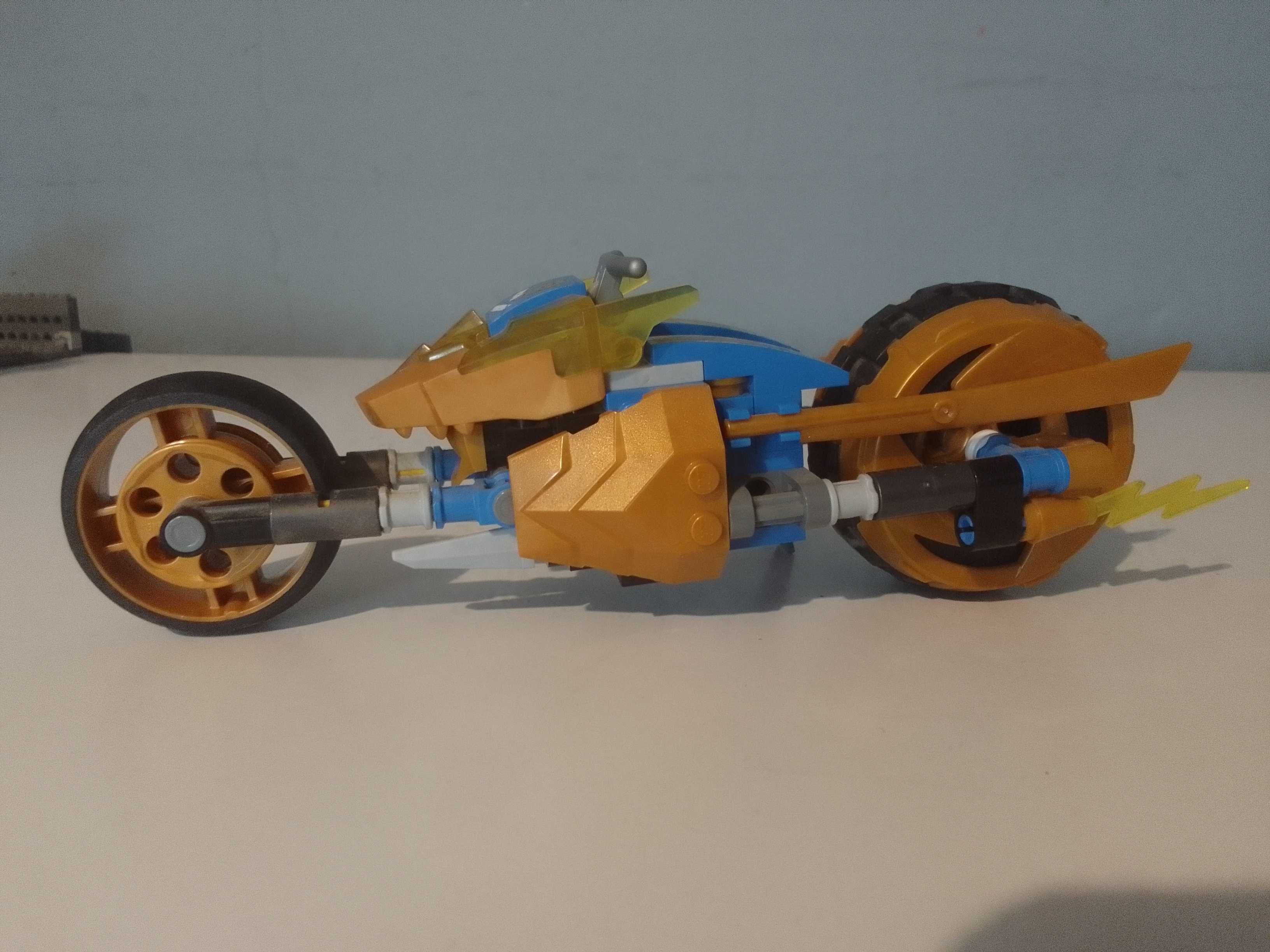 Lego ninjago złoty smoczy motocmotocykl jaya