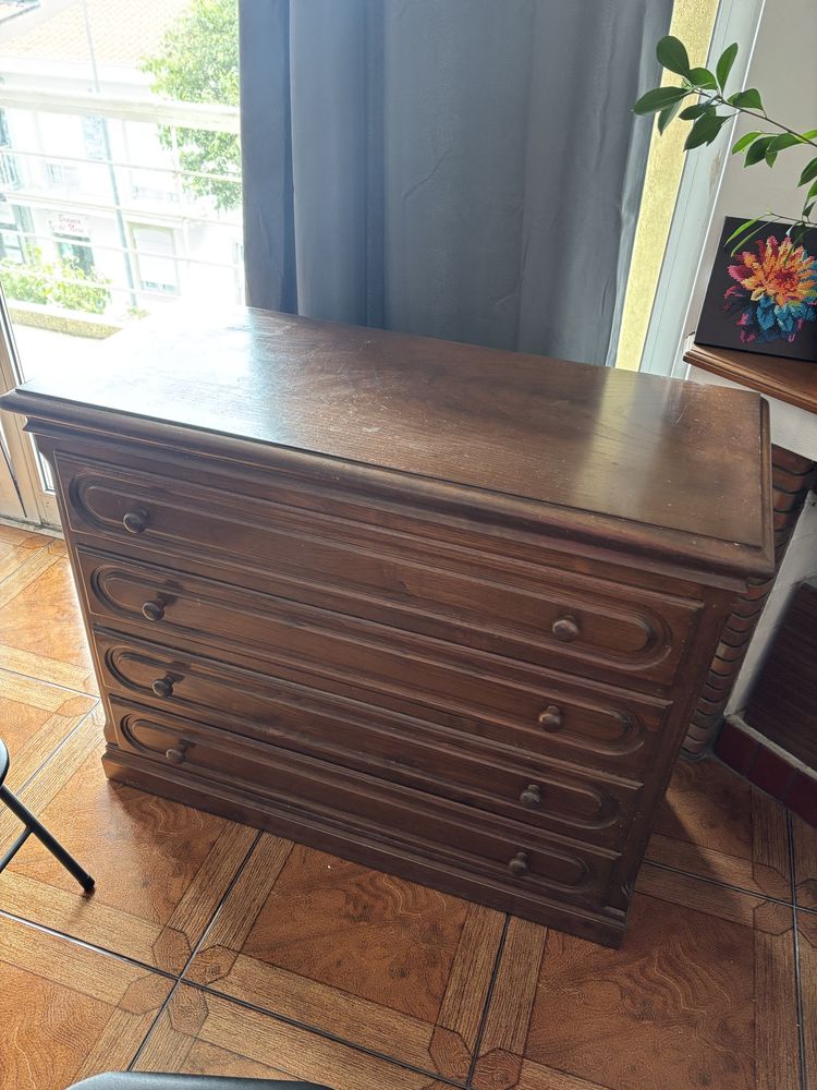 Cômoda de madeira