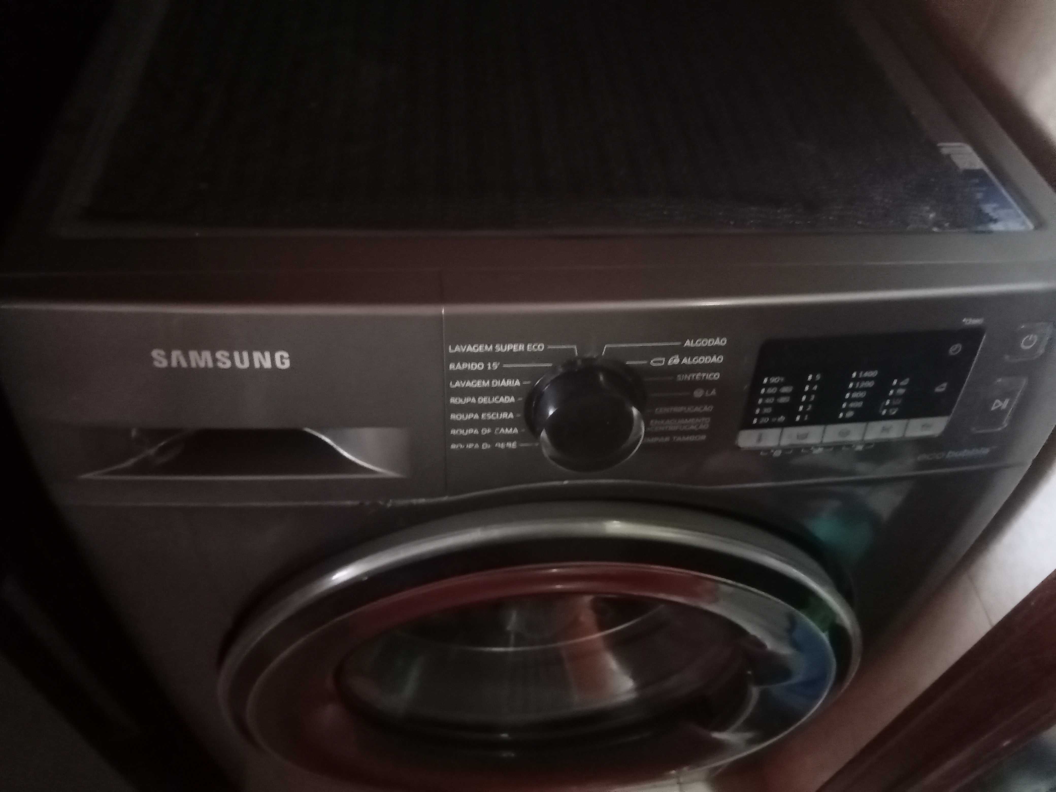 Máquina de lavar roupa usada, SAMSUNG, com capacidade de 8kg