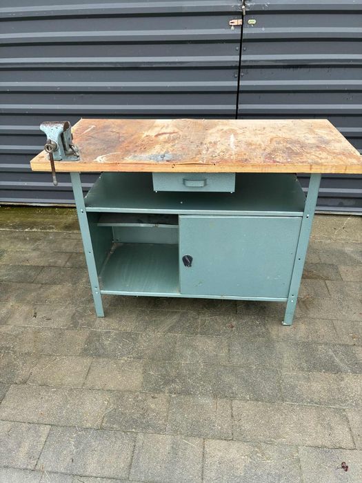 Stół warsztatowy z imadłem