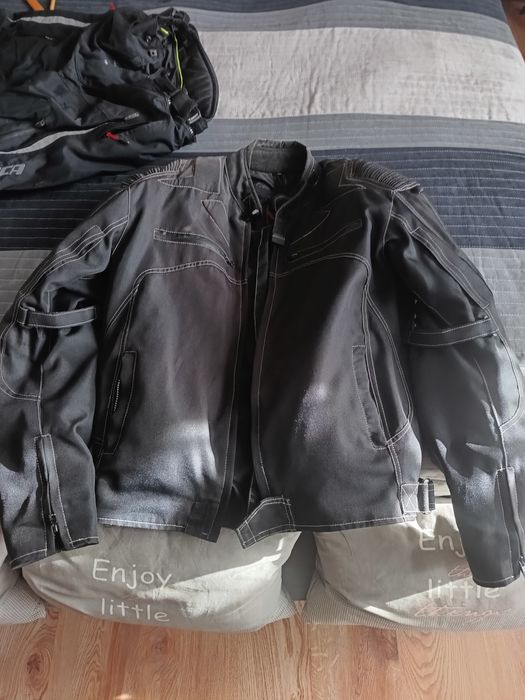 Kurtka i spodnie motocyklowe ocieplane.