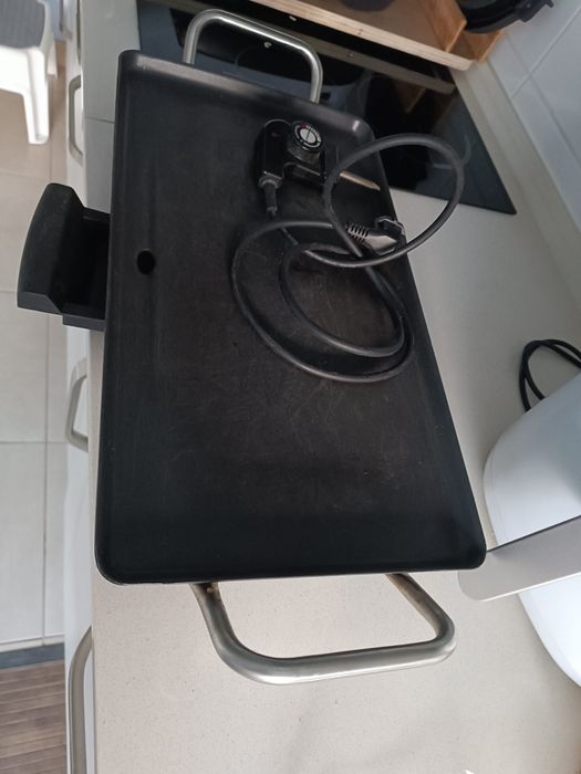 Grelhador eléctrico pouco usado