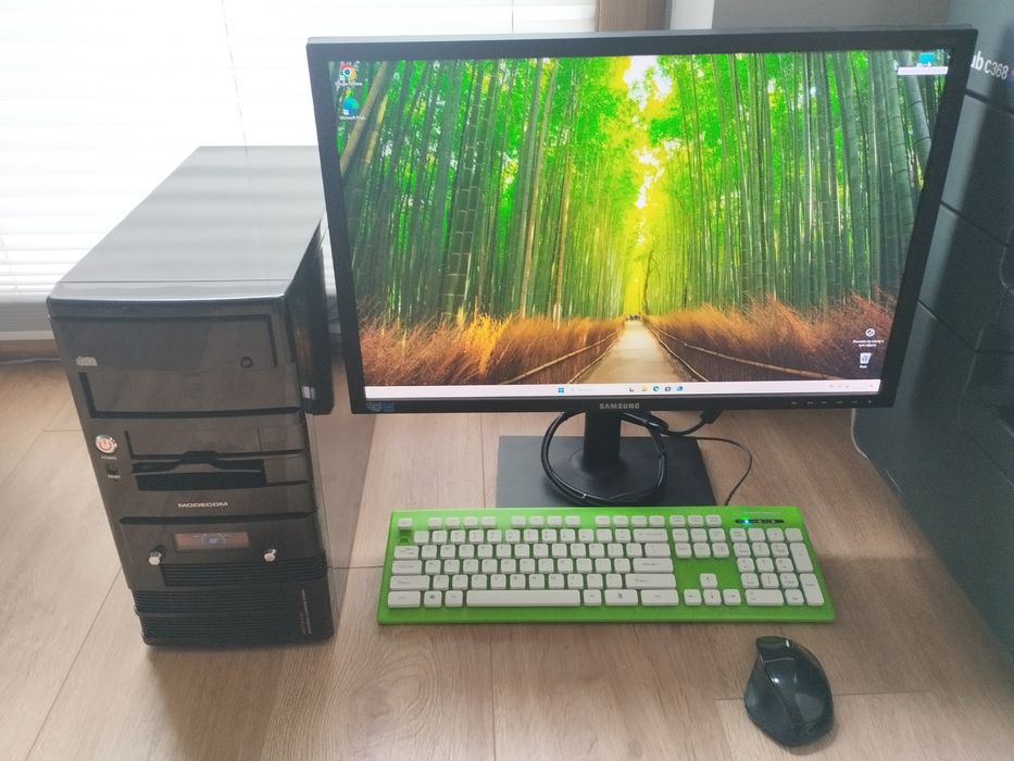 Komputer z monitorem 16gb ram, karta 2gb, dysk ssd 1,13gb, 8 rdzeni