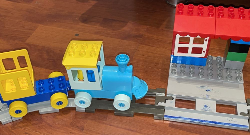 Конструктор Lego Duplo железная дорога с паровозами