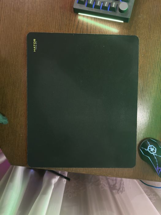 Продам ігровий сетап, монітор 180 hz, клавіатура , мікрофон та коврик