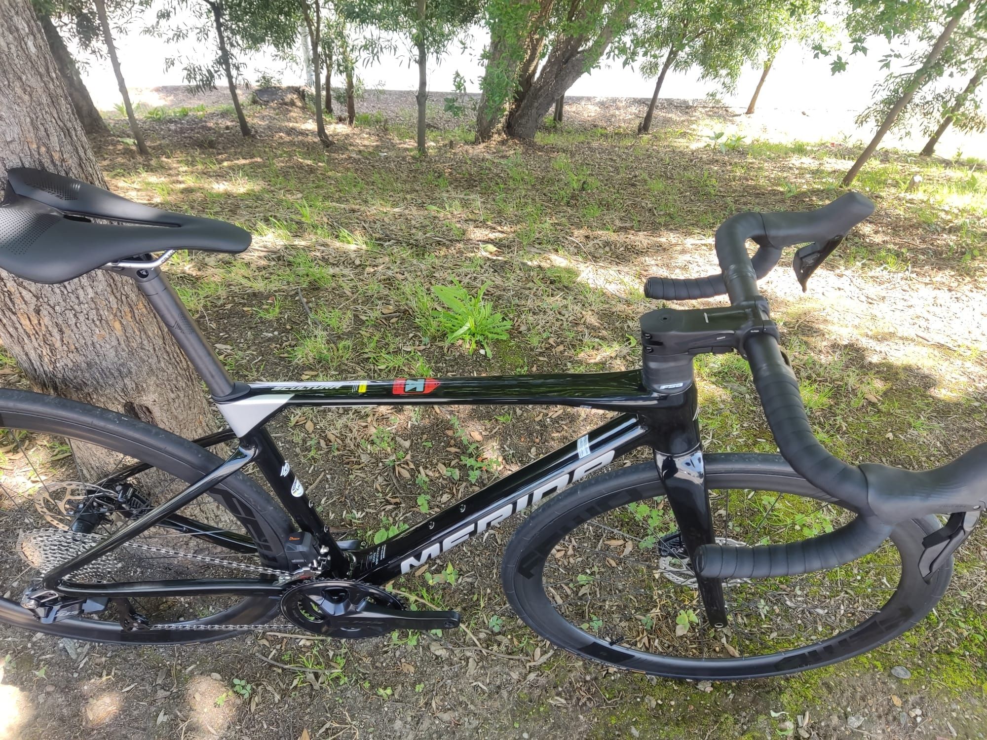 Merida com rodas carbono e 105 di2
