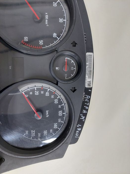 Панель приладів Опель Астра Н 1.7