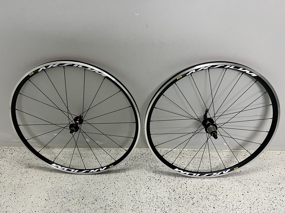 Koła szosowe 28” 700C Mavic AKSIUM Novatec