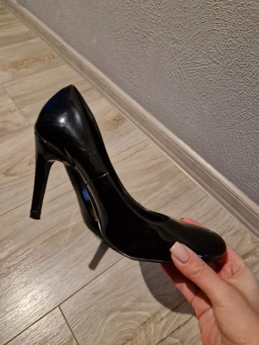 Czarne szpilki lakierowane Jenny Fairy rozmiar 38