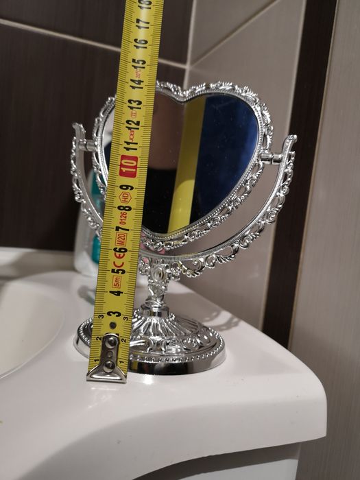 Lusterko w kolorze srebrnym