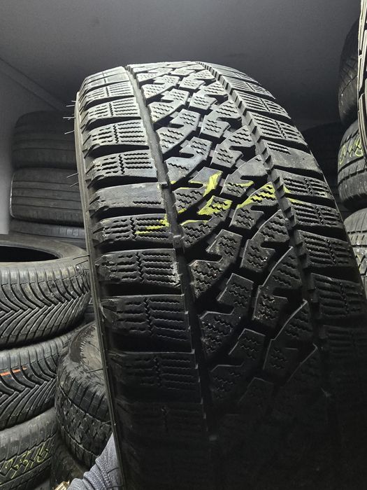 215/60R17C Bridgestone Blizzak W810 23р