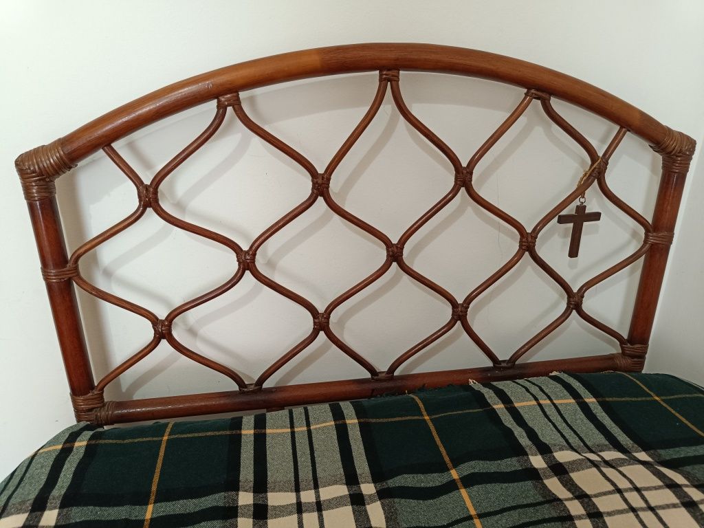 Cama corpo e meio com gavetas