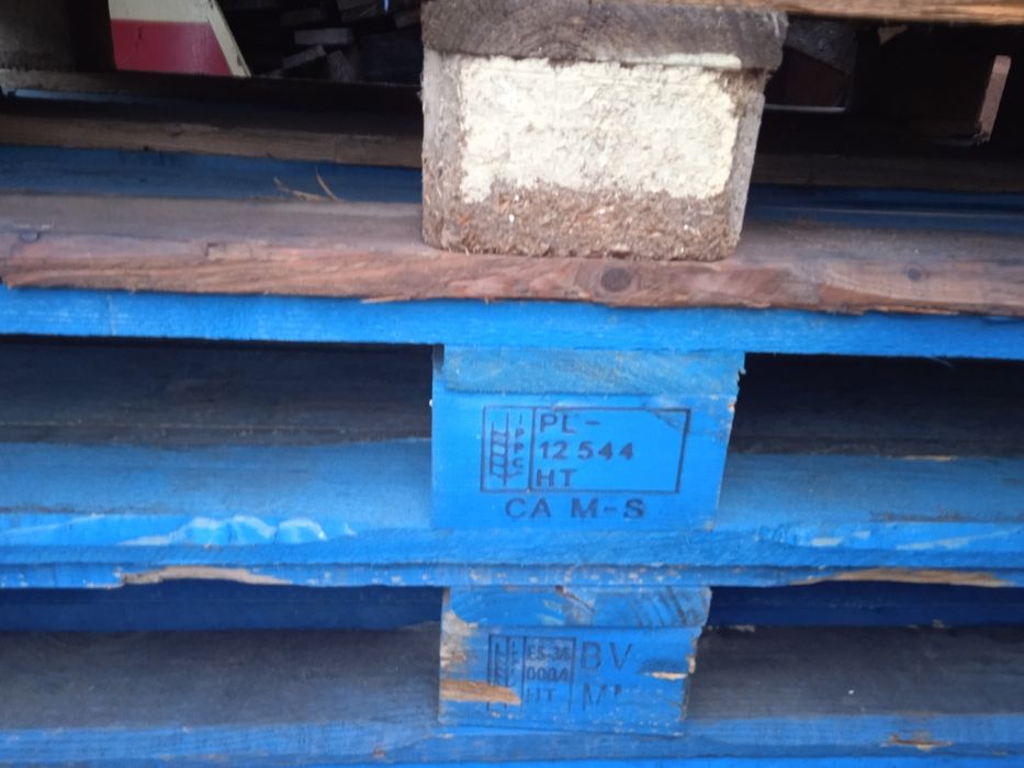 Продам поддоны б/у в хорошем состоянии.