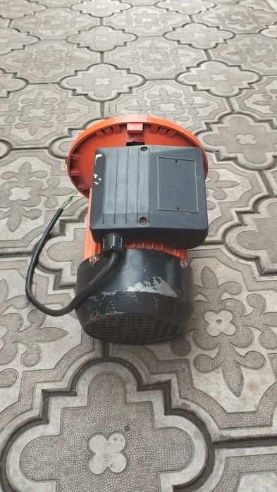 Двигатель  от  насосной станции 1.1 кВт