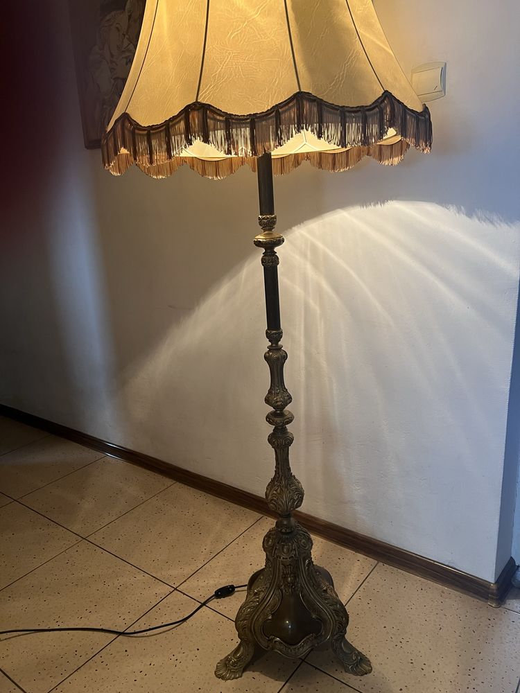 Lampa stojaca z abazurem
