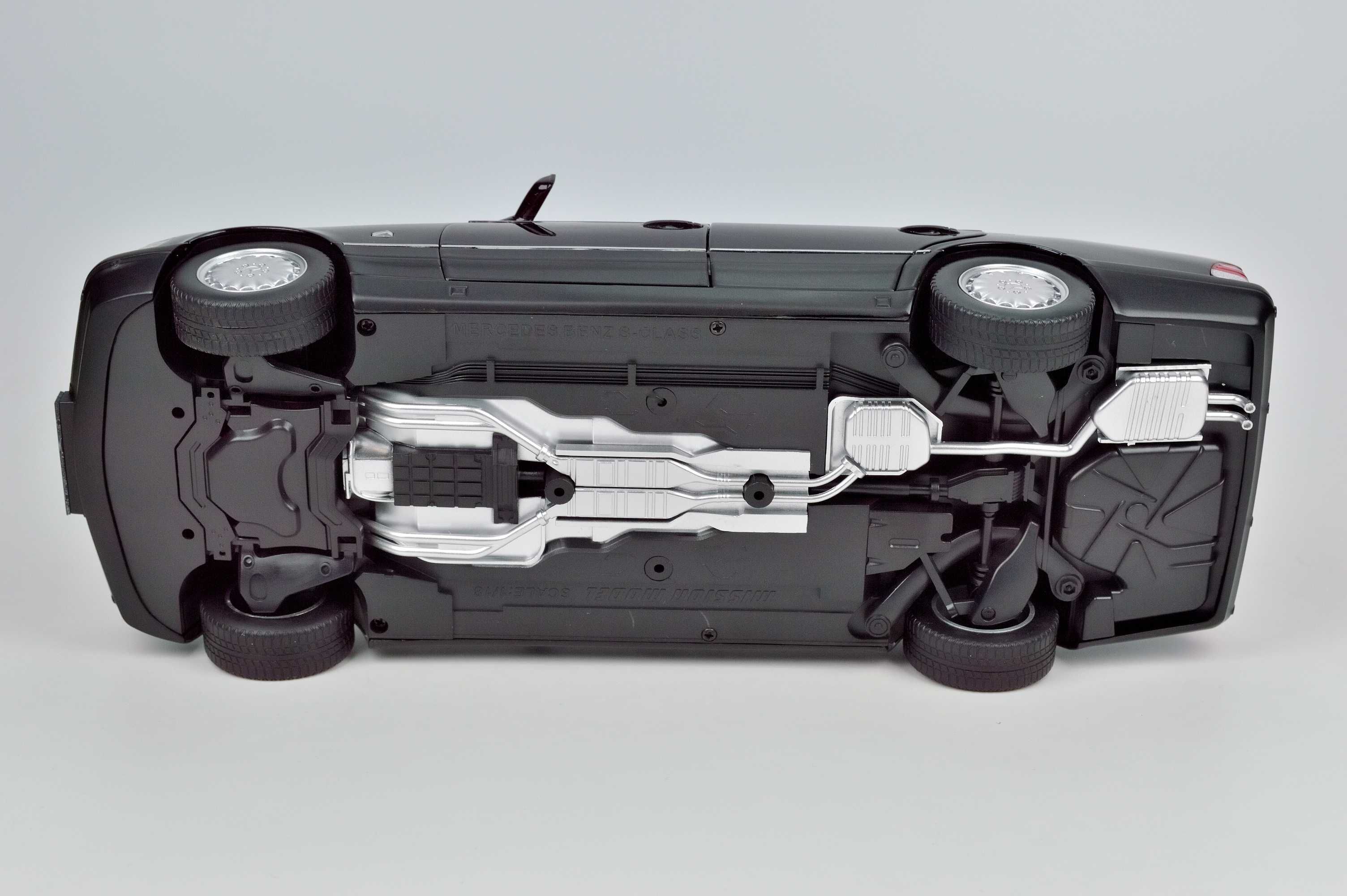 Модель 1:18 Mercedes S600 W140 Black